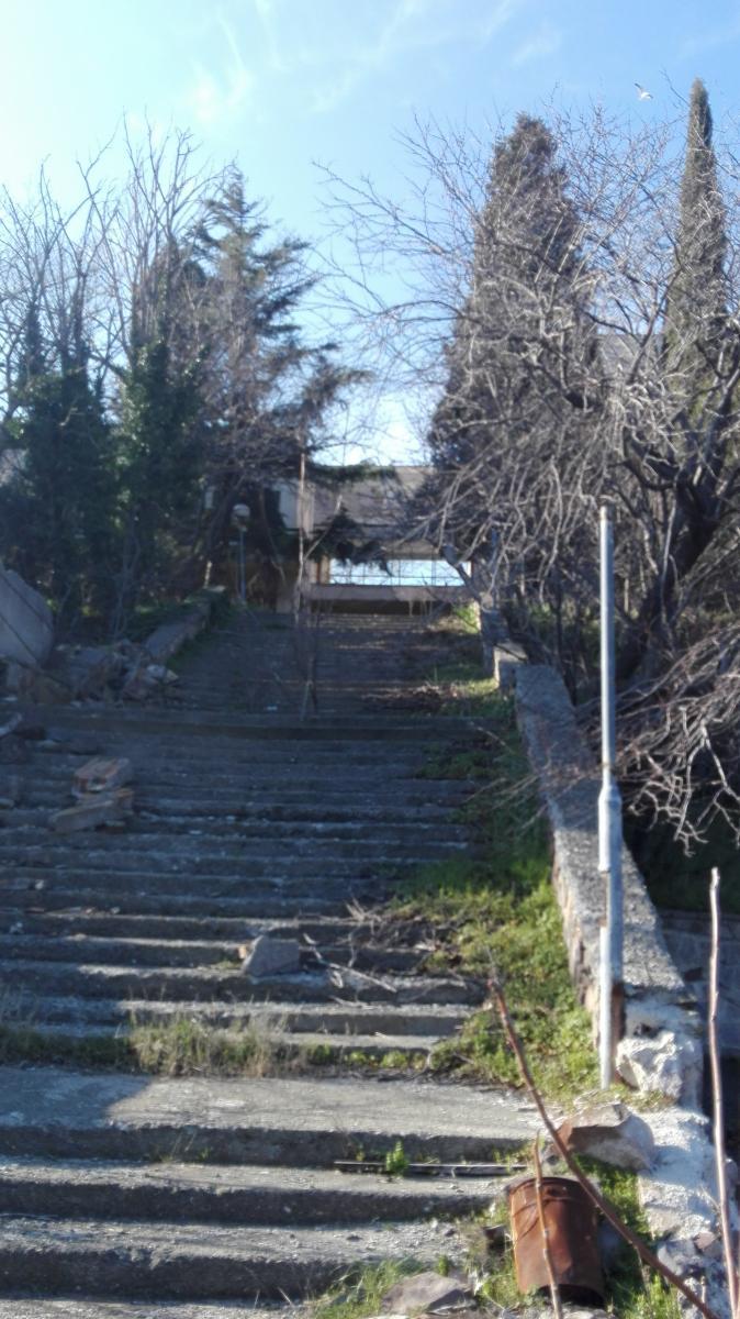 Стълбите към Рибарското училище